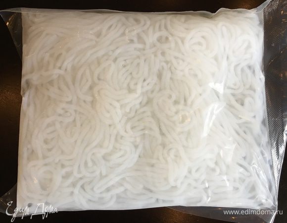 Вот так выглядит упаковка. Вермишель находится в рассоле. 
Вес в ингредиентах указан без рассола. Упаковка 340 г.