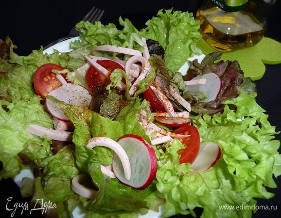 Салат заправить маслом. Добавить смесь перцев. Соль по желанию.
Приятного аппетита!!!