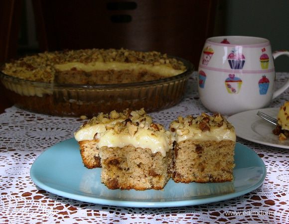 Готов чудесный пирог, отведать который пора приглашать гостей! Приятных вам чаепитий!