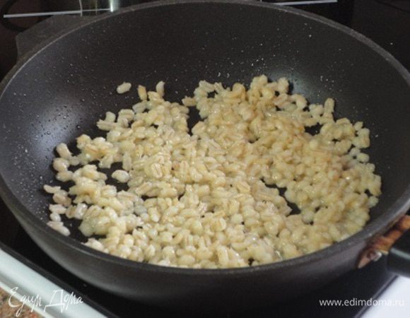 Слегка обжарить на оливковом масле.