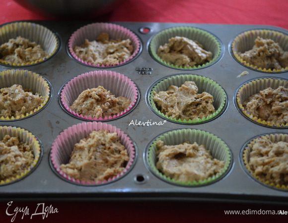 Выложить тесто по формочкам. Поставить в горячую  духовку на 20 минут.