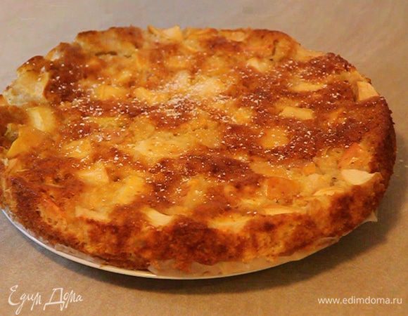 По желанию, пирог сверху присыпаем сахарной пудрой.