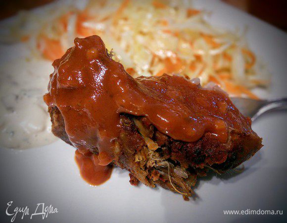 А вот, забегая вперед,  я покажу вам как выглядел мой "бургер финал")). 

Вы наверное обратили внимание, что свинина запекалась при средней температуре, щадящим способом и получается нежной, мягкой и сочной. 