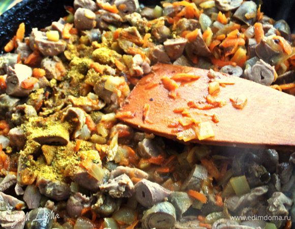 Посолить,если нужно,приправить (у меня микс из таких: горчица, паприка, куркума, чили, лук, базилик, петрушка, чеснок, перец).