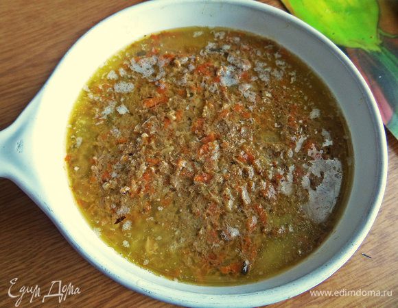 Залить слоем топленого масла.