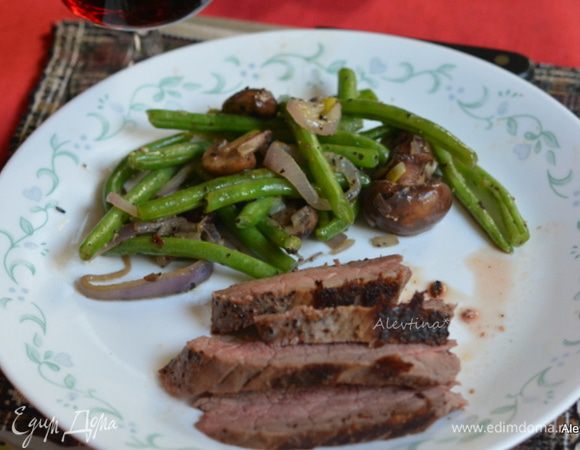 Подаем к столу с готовым овощным гарниром.