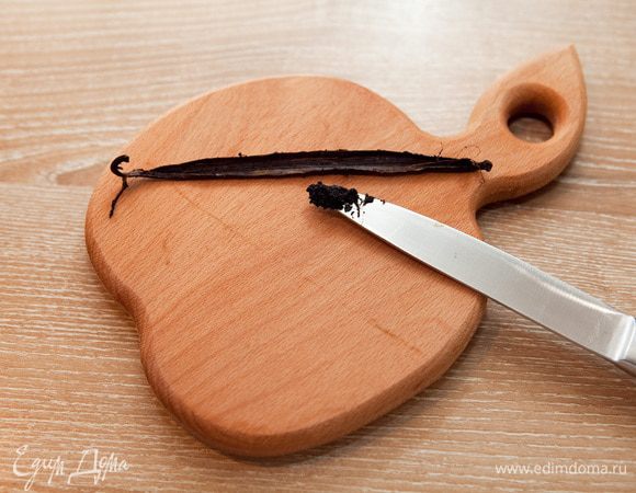 Добавить семена ванили (или ванильный сахар).