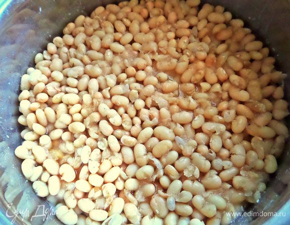 Фасоль замочить на ночь и сварить. Можно даже за день до готовки супа. Количество фасоли указано в сухом виде.