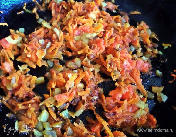 Слегка подержать на огне, помешивая, все вместе.