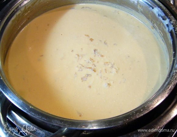 Снять с огня, охладить (можно для ускорения процесса поместить емкость в холодную «водяную баню»).
Затем убрать на ночь в холодильник.
