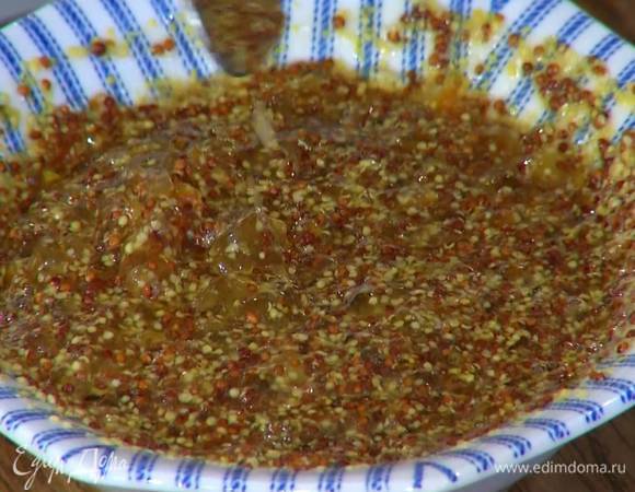 Апельсиновый джем перемешать с горчицей.