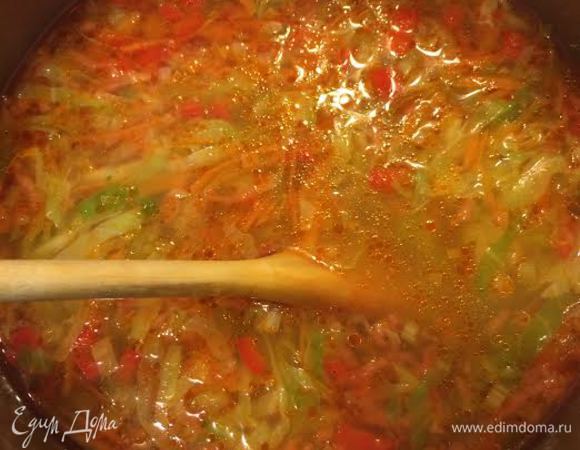 Помидор натереть на терке и добавить в борщ.