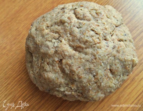 Можно тесто сделать заранее и убрать в холодильник. Только нужно погреть в комнате перед работой с ним.