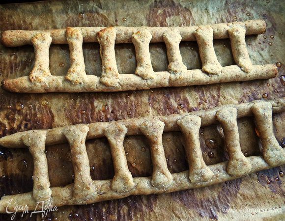 Выпекалась каждая 12-13 минут при 190°C. При выпечке они не увеличиваются, а только подсыхают.