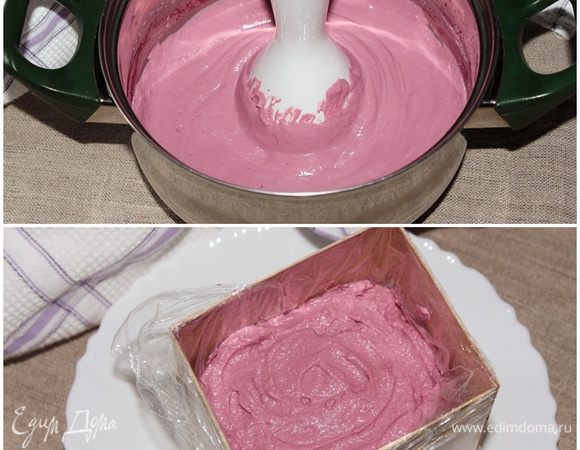 Снять с плиты, незамедлительно добавить приготовленный сыр тофу и взбить блендером или миксером до однородной массы. Активно выложить готовый крем на финиковую основу, распределяя по всей площади. Крем застывает при комнатной температуре, поэтому необходимо работать быстро. Разровнять поверхность десерта. Можно поместить на время в холодильник, а тем временем заварить чашку любимого чая.