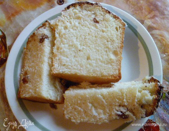 А вот и кулич в разрезе.
Ни кулич не крошится, ни глазурь не обсыпается при нарезании.