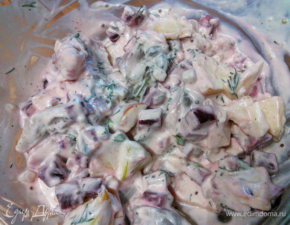 Дать салату час настояться. 