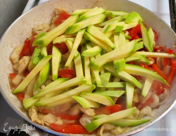 Добавить цукини.