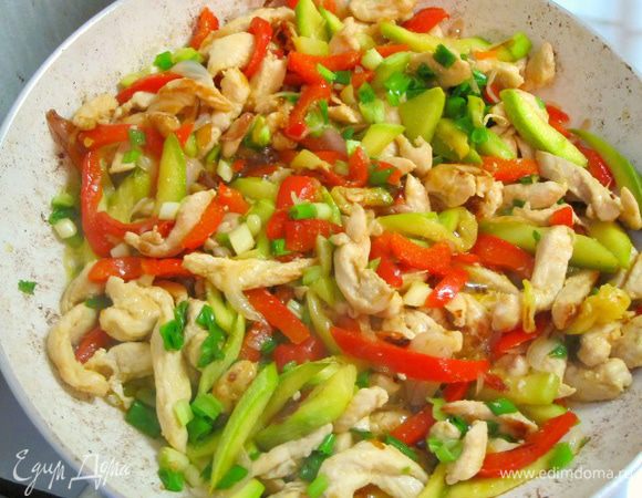 Перемешать и обжарить минуты 3.