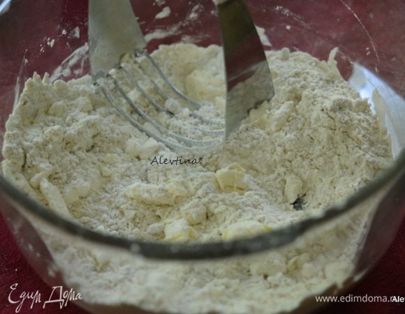 Получится крупная крошка. Отставить в сторону или в холодильник.