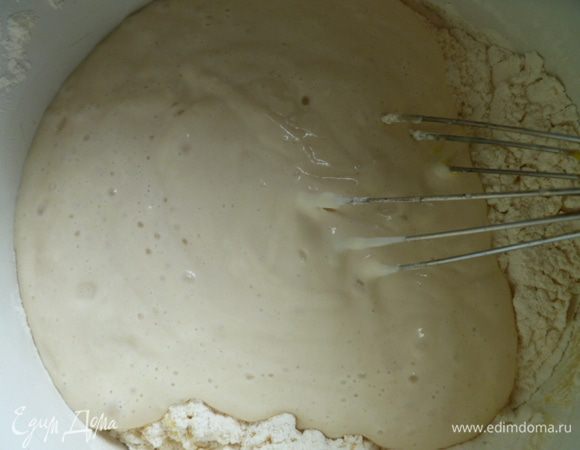 Добавляем закваску на пике активности. Закваска у меня пшеничная.