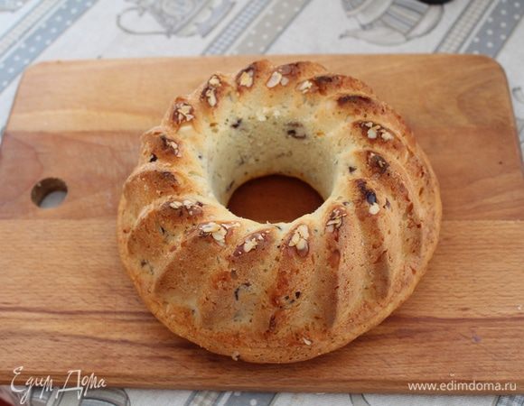 Оставьте в форме на 10 минут, затем выньте до полного остывания. 