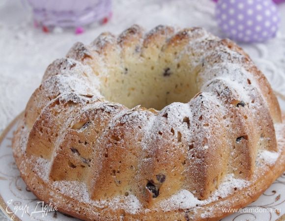 Перед подачей присыпьте выпечку сахарной пудрой.