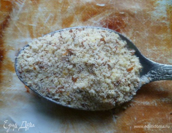 По рецепту, в оригинале, добавляется цедра апельсина, но моей дочке нельзя из-за аллергии, поэтому я заменила цедру на молотый миндаль.