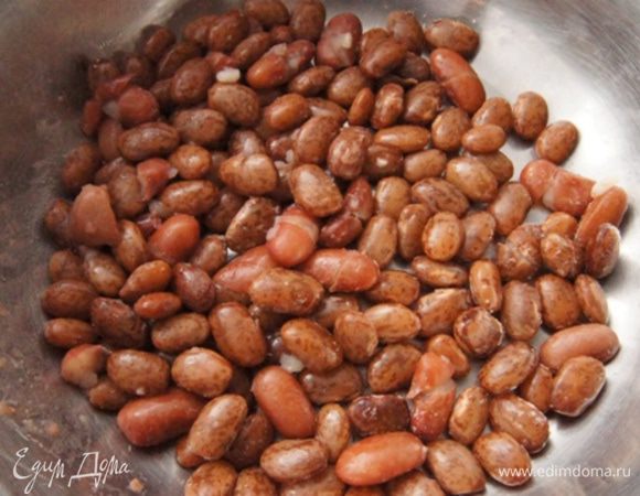 Фасоль заранее отварить до готовности, слить воду.