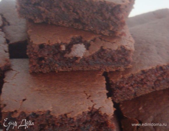 Готовому пирогу даем остыть. Нарезаем на кусочки. Приятного чаепития!