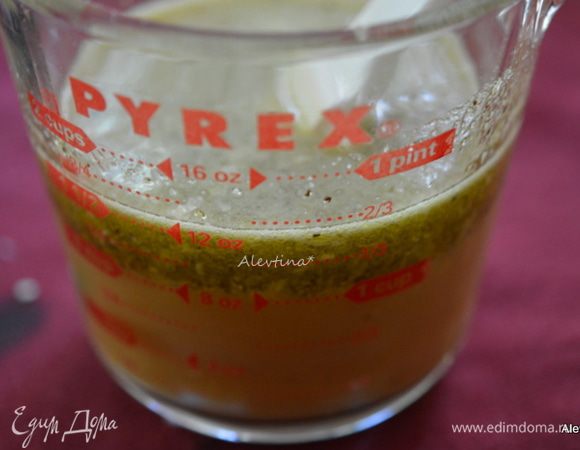 Смешать все для заправки.