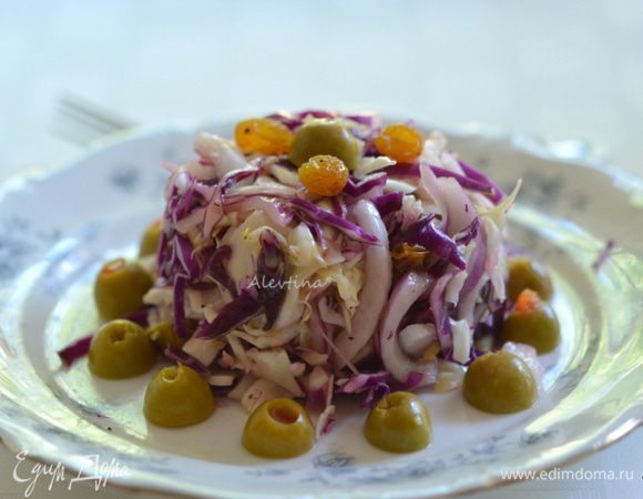 Подаем к столу с оливками без косточек. Украсить мятой по желанию.