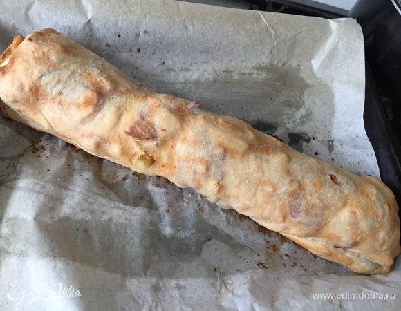 Потом достаем, убираем фольгу, смазываем оставшимся маслом и дальше запекаем минут 20-25 до зарумянивания. Достаем, даем немного остыть.