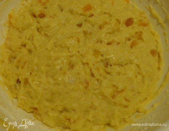 Добавить в тесто обсушенные и обвалянные в муке цукаты с изюмом и орехи. Высыпать вторую половину муки и опять дать тесту подойти. Как следует вымешать после расстойки и забыть про него часа на полтора-два!
Тесто получится довольно вязким и липким, но муку добавлять не надо!!!