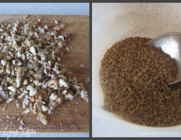 Для начинки порубить ножом грецкие орехи, а сахар смешать с молотой корицей.