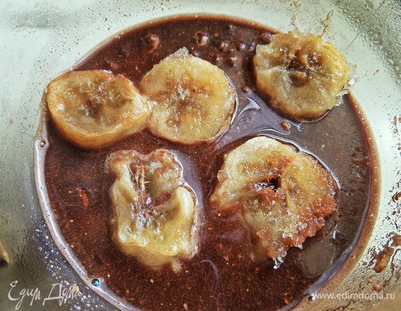 Утром добавить бананы из заморозки и пробить блендером.