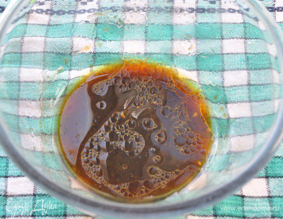 Для соуса — все смешать в миске. 