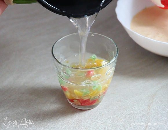 Запариваем наши цукаты обычной кипяченой водой и отставляем в сторону.