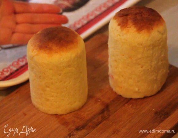 Как видим, применение пергамента для стенок нашей формы придает куличикам более ровные бока, но это ни как не влияет на вкусовые качества пасхального кулича.