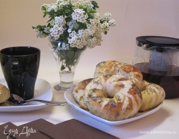 .Выложить на тарелку, укрыть полотенцем. Можно заваривать чай.