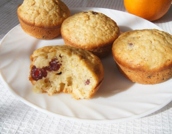 Какие же они ароматные получаются. И корица и апельсиновые нотки, все сплелось в этих кексах!
Угощайтесь!