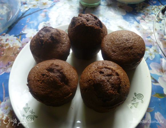 Выпекать куличики в разогретой духовке при 200°C 25 минут.
Вынуть из форм.