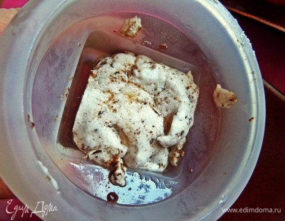 Ставим на 20-30 секунд при 750W. Масса сильно поднимется, выключаем печку и даем осесть, достаем.