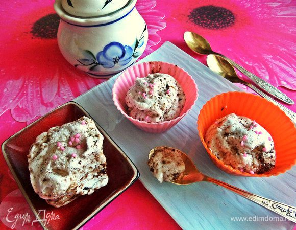 Подаем прямо в формочке нежный десерт.