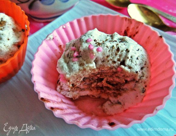 По вкусу сильно похож на маршмеллоу.