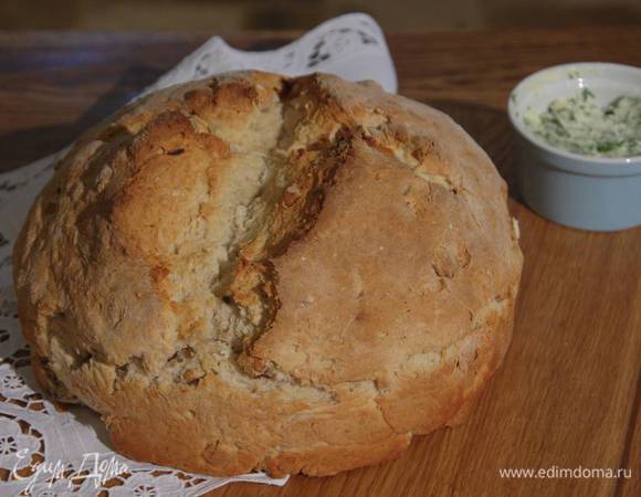 Подавать хлеб с зеленым маслом.