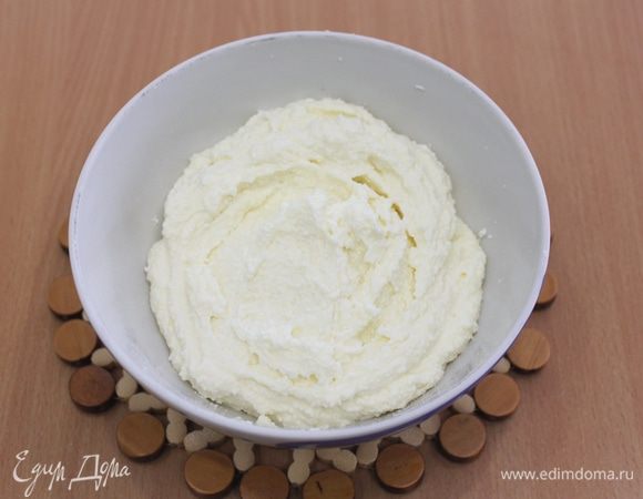 Взбить всю массу до кремообразного состояния.