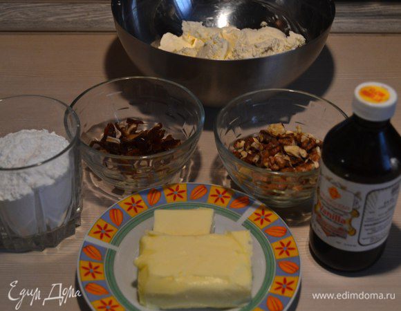 Сливочный сыр должен быть холодный, а сливочное масло комнатной температуры.