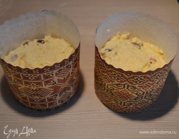 Выложить тесто в формочки. Выпекать при температуре 180°C 40 минут (все зависит от размера формочки).