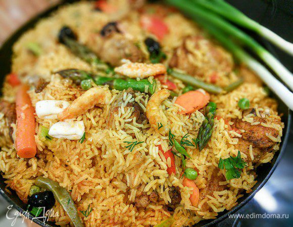 Снять с огня, накрыть полотенцем и оставить на отдых на 10 минут. Подавать, посыпав зеленью.